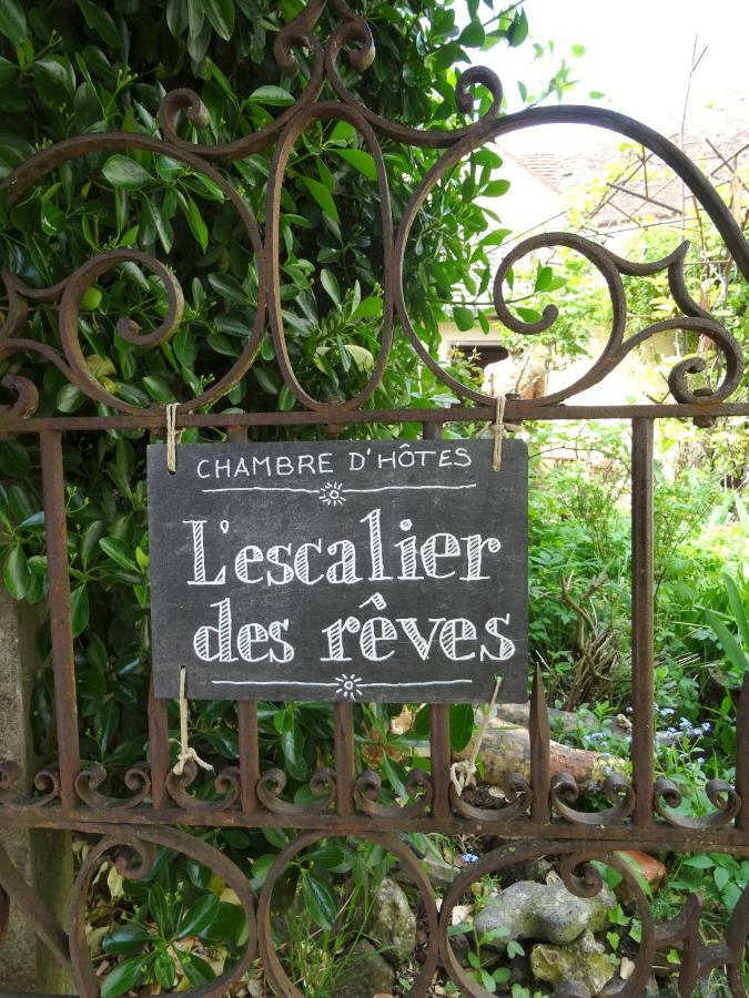L'Escalier Des Reves Panzió Saint-Sauveur-en-Puisaye Kültér fotó